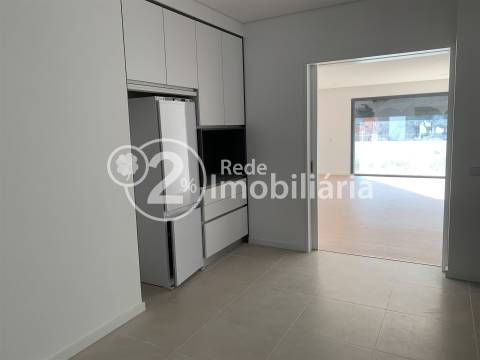Moradia T4 nova em Azurva