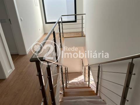 Moradia T4 nova em Azurva