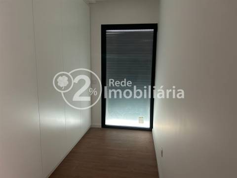Moradia T4 nova em Azurva