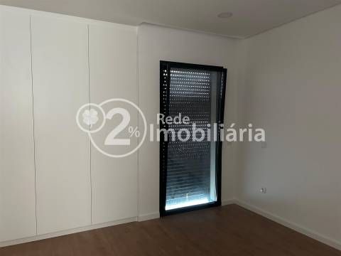 Moradia T4 nova em Azurva