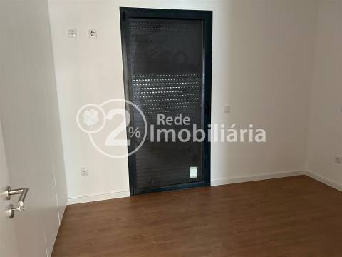 Moradia T4 nova em Azurva