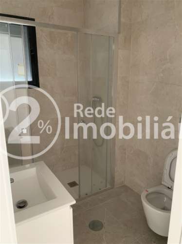 Moradia T4 nova em Azurva