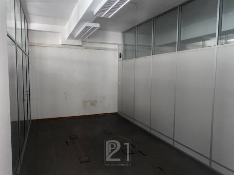 Armazém  Venda em Falagueira-Venda Nova,Amadora