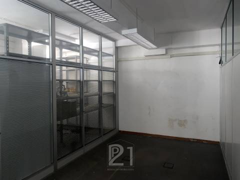 Armazém  Venda em Falagueira-Venda Nova,Amadora