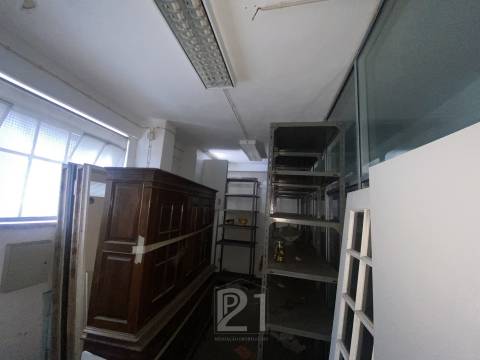 Armazém  Venda em Falagueira-Venda Nova,Amadora