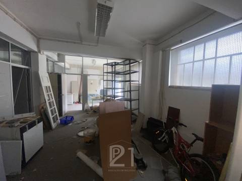 Armazém  Venda em Falagueira-Venda Nova,Amadora