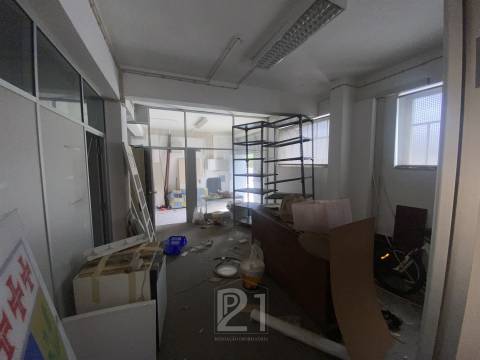 Armazém  Venda em Falagueira-Venda Nova,Amadora