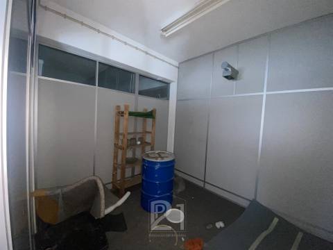 Armazém  Venda em Falagueira-Venda Nova,Amadora