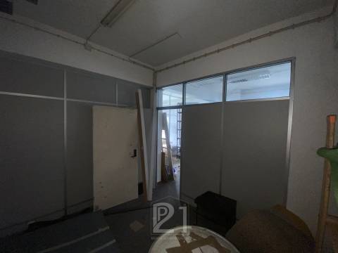 Armazém  Venda em Falagueira-Venda Nova,Amadora