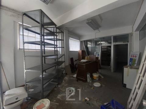 Armazém  Venda em Falagueira-Venda Nova,Amadora