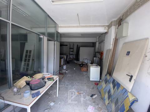 Armazém  Venda em Falagueira-Venda Nova,Amadora