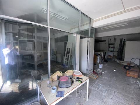 Armazém  Venda em Falagueira-Venda Nova,Amadora