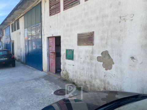Armazém  Venda em Mina de Água,Amadora