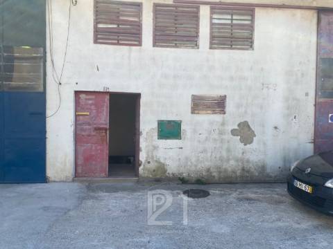Armazém  Venda em Mina de Água,Amadora