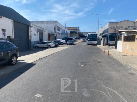 Armazém  Venda em Mina de Água,Amadora