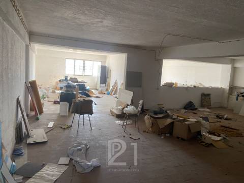 Armazém  Venda em Mina de Água,Amadora