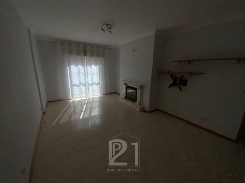 Apartamento T2 Arrendamento em Rio de Mouro,Sintra