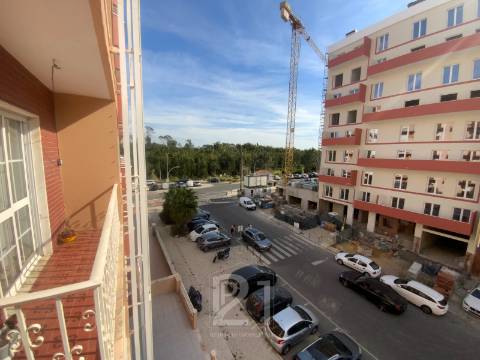 Apartamento T2 Arrendamento em Rio de Mouro,Sintra