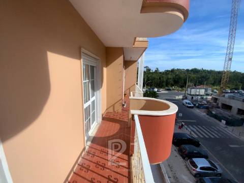 Apartamento T2 Arrendamento em Rio de Mouro,Sintra