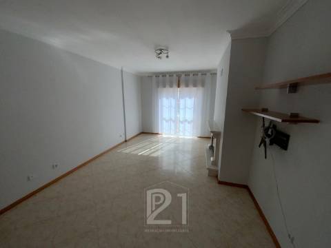 Apartamento T2 Arrendamento em Rio de Mouro,Sintra