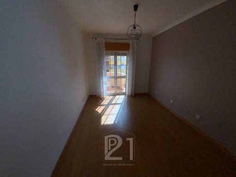 Apartamento T2 Arrendamento em Rio de Mouro,Sintra