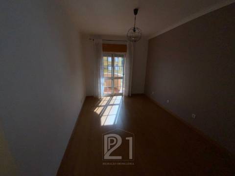Apartamento T2 Arrendamento em Rio de Mouro,Sintra