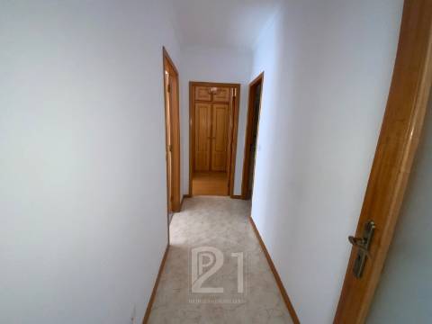 Apartamento T2 Arrendamento em Rio de Mouro,Sintra