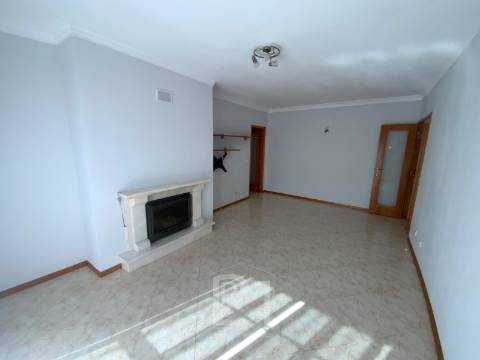 Apartamento T2 Arrendamento em Rio de Mouro,Sintra