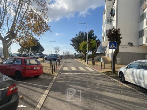 Apartamento T2 Arrendamento em Massamá e Monte Abraão,Sintra