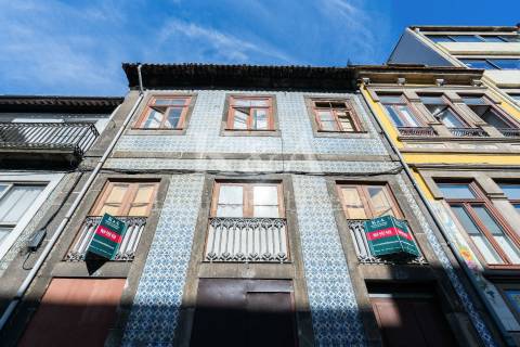 Dois prédios no centro do Porto