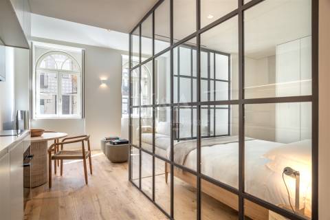 Apartamento  na primeira linha do mar, na Foz, com licença de alojamento local