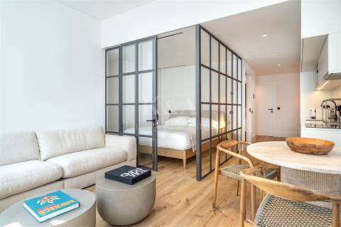 Apartamento  na primeira linha do mar, na Foz, com licença de alojamento local