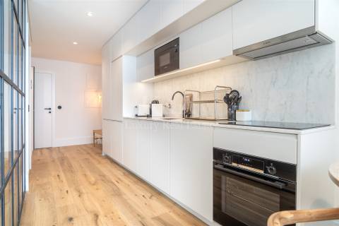 Apartamento  na primeira linha do mar, na Foz, com licença de alojamento local