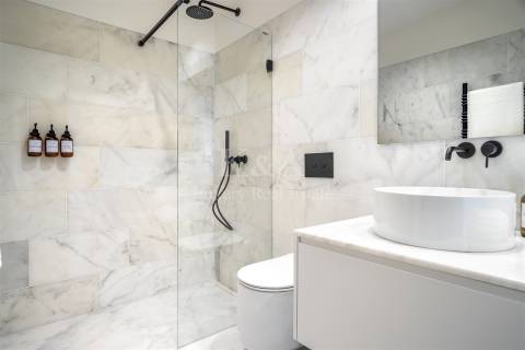 Apartamento  na primeira linha do mar, na Foz, com licença de alojamento local