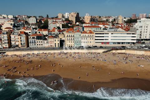Apartamento  na primeira linha do mar, na Foz, com licença de alojamento local