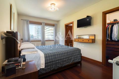 Apartamento T4 com vista mar