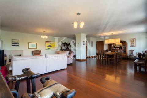 Apartamento T4 com vista mar