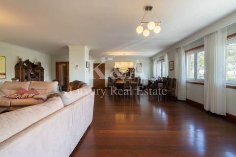 Apartamento T4 com vista mar