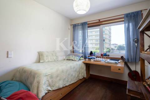 Apartamento T4 com vista mar