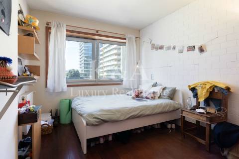 Apartamento T4 com vista mar