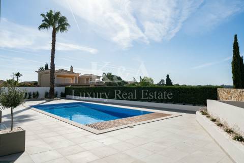 Moradia V5 em condomínio no Triângulo Dourado,  Algarve