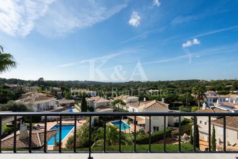 Moradia V5 em condomínio no Triângulo Dourado,  Algarve