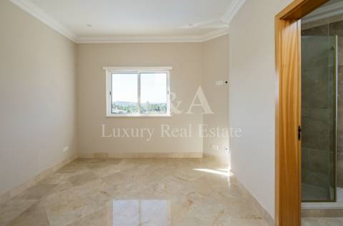 Moradia V5 em condomínio no Triângulo Dourado,  Algarve