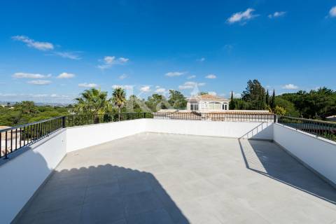 Moradia V5 em condomínio no Triângulo Dourado,  Algarve