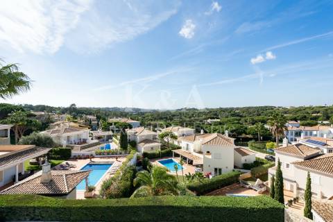 Moradia V5 em condomínio no Triângulo Dourado,  Algarve