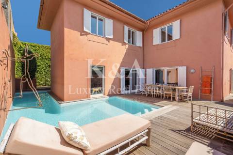 Moradia T4 com jardim e piscina na Foz Velha.