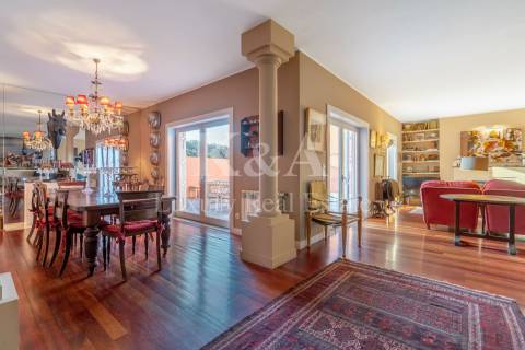 Moradia T4 com jardim e piscina na Foz Velha.