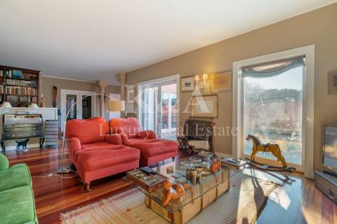 Moradia T4 com jardim e piscina na Foz Velha.