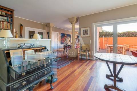 Moradia T4 com jardim e piscina na Foz Velha.