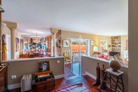 Moradia T4 com jardim e piscina na Foz Velha.